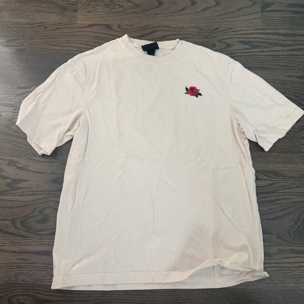 H&M T-Shirt Men's Size S White Relaxed Fit Rose Embroidery Crew Neck